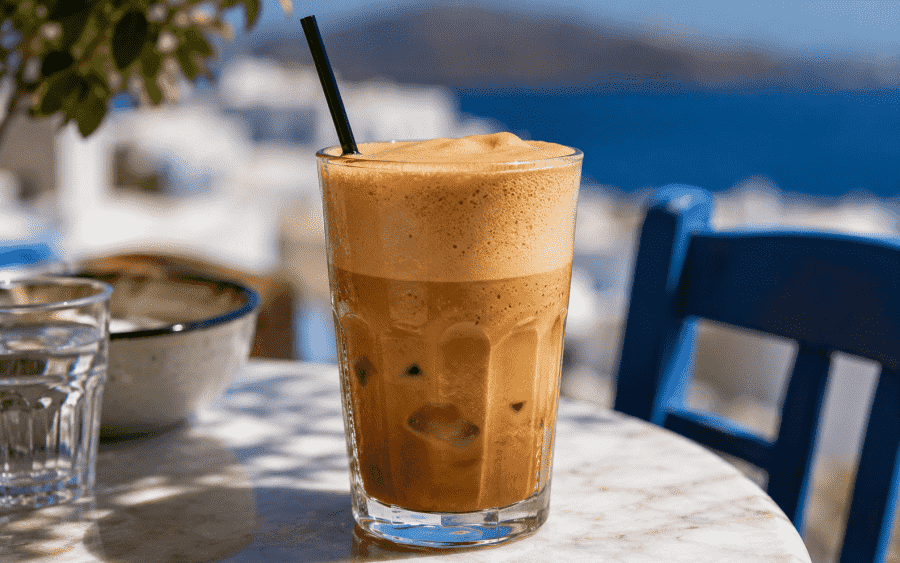 Recette du frappé grec : un café glacé vraiment délicieux